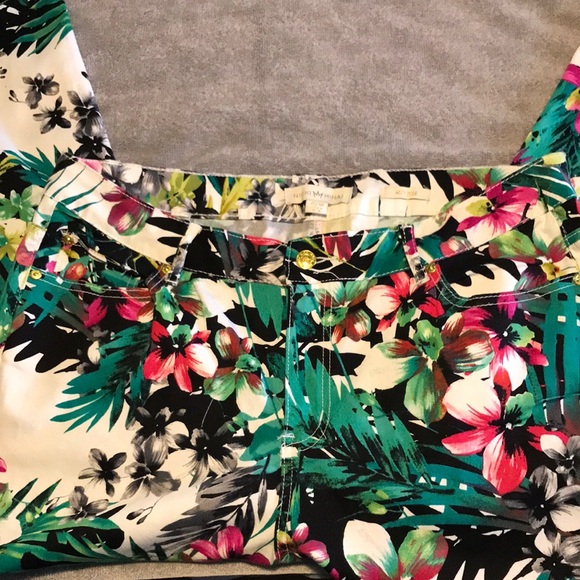 Nikki Minaj Denim - Nikki Minaj Tropical Palm Hibiscus print stretch jeans.